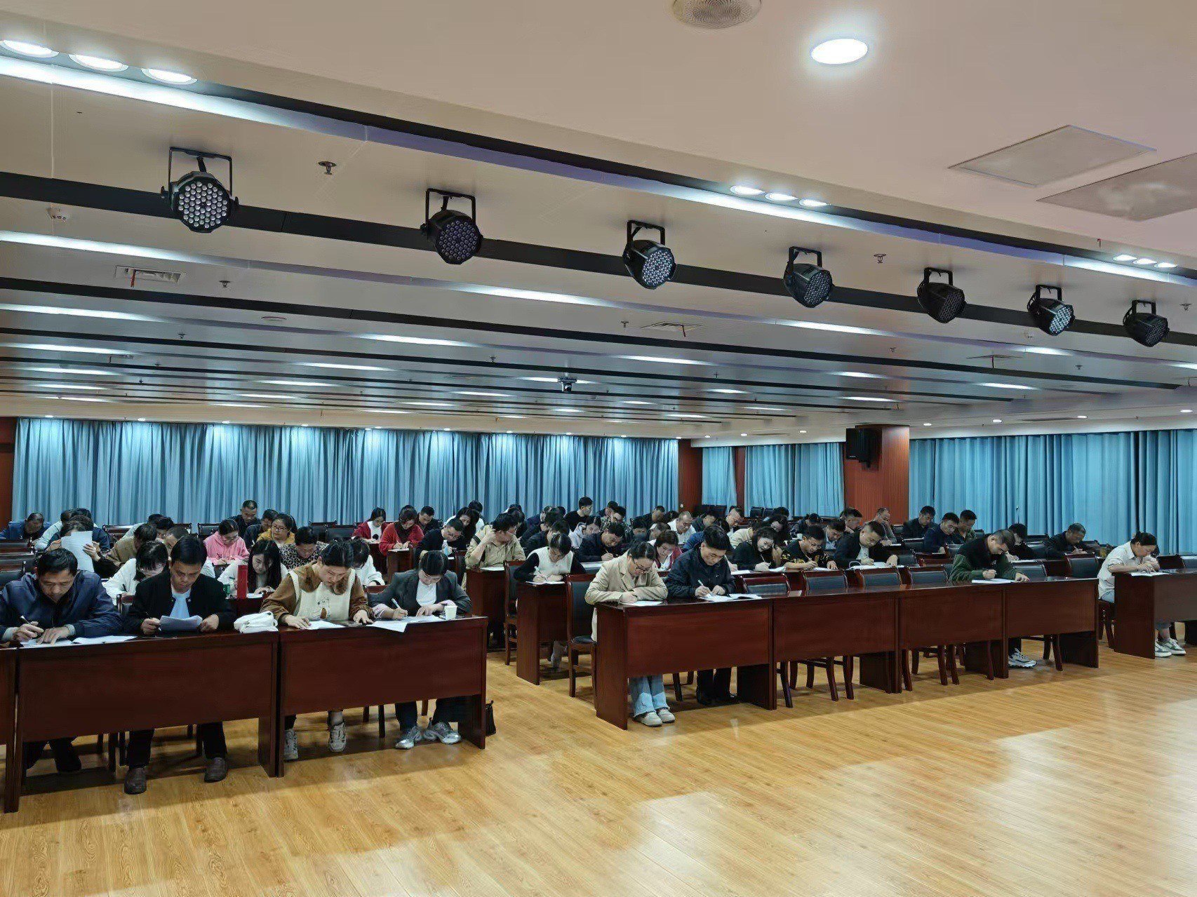 宣城市市场监管局开展食品生产企业食品安全管理人员监督抽查考核(图2)