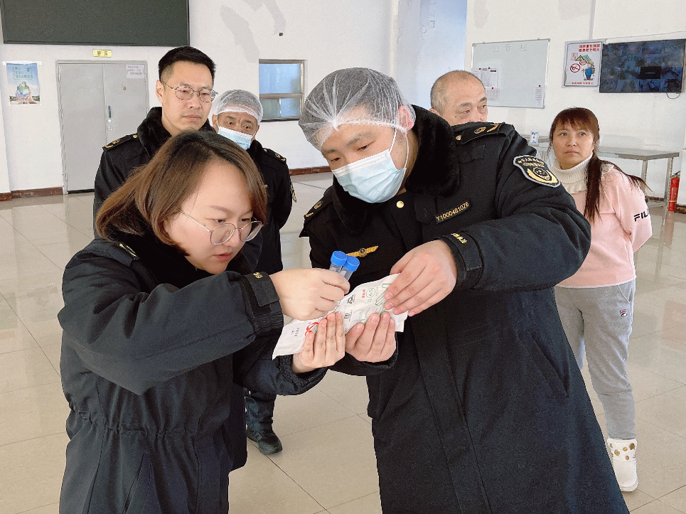 黑龙江省伊春市市场监管局伊美分局开展校园食堂食品安全专项检查(图3)