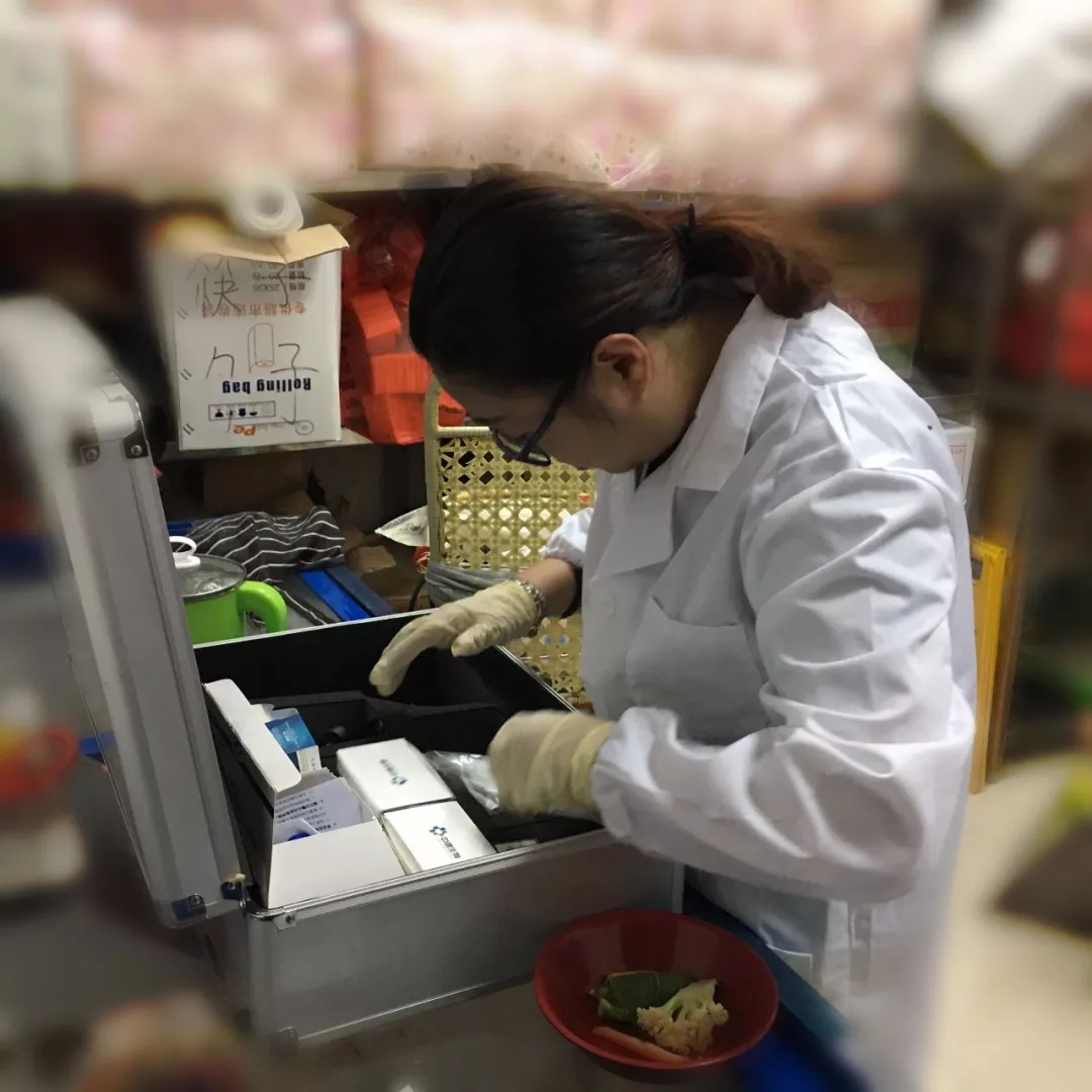 内蒙古鄂托克前旗市场监管局落实三个“主抓” 积极开展元旦春节前食品抽检(图1)