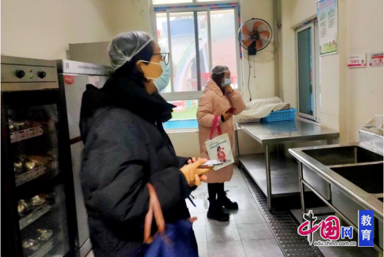 宜宾江安四面镇中心幼儿园迎接校园食品安全专项督查(图1)