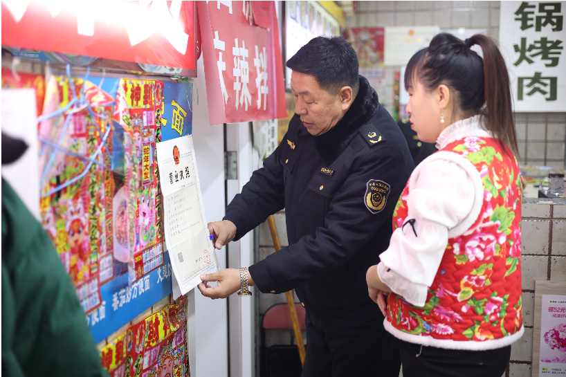 黑龙江省拜泉县市场监管局开展商场餐饮单位食品安全检查(图1)