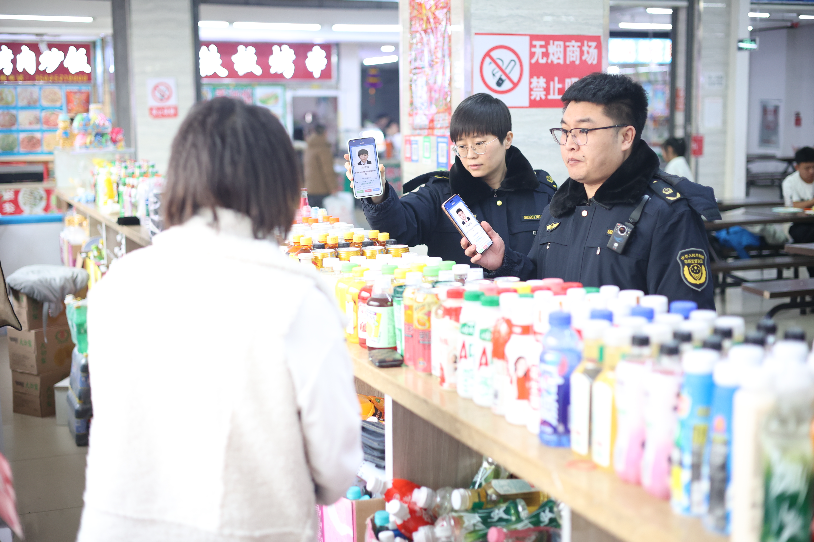 黑龙江省拜泉县市场监管局开展商场餐饮单位食品安全检查(图2)