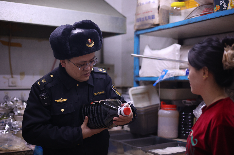 黑龙江省拜泉县市场监管局开展商场餐饮单位食品安全检查(图4)