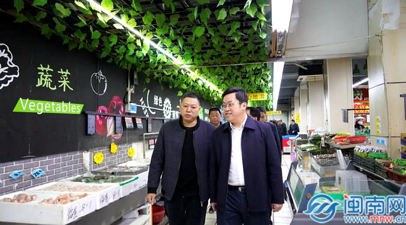 长泰区委主要领导检查节前安全生产、食品安全、市场供应工作(图2)