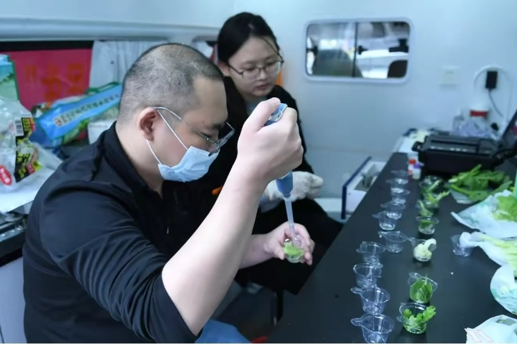 分局动态美兰分局开展2025年食品安全“你点我检”服务惠民生活动及老爸茶专项检查(图2)