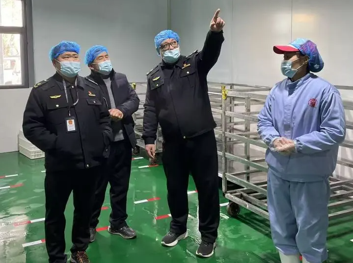 河南省中牟县市场监管局开展开学季校园食品安全大检查(图1)