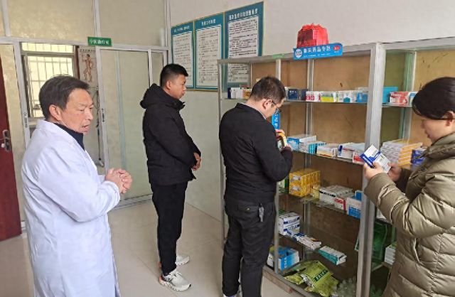 商南县过风楼镇开展食药品安全专项检查(图1)