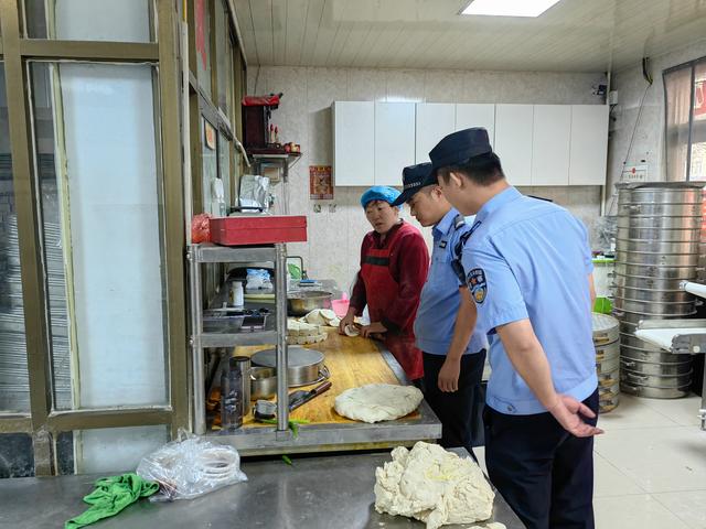 陕西省汉中市市场监管局组织开展高校食堂食品安全快速检测服务(图1)