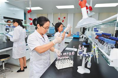 黑龙江省鹤岗市市场监管局兴山分局开展校园食品安全联合检查(图1)