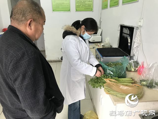 驻马店市市场监管局经济开发区分局开展食品安全“百姓点检日”活动(图1)