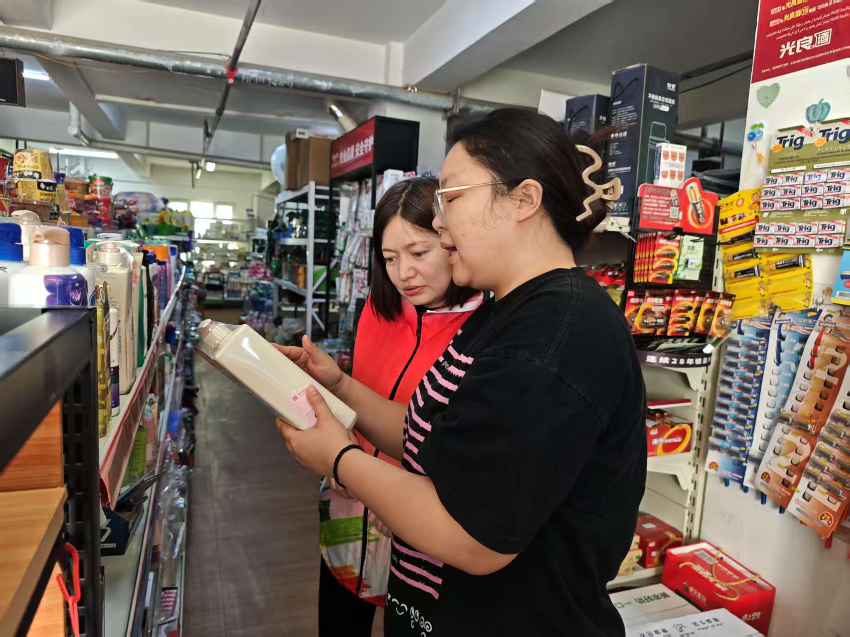 开展食品安全检查 筑牢辖区食品安全防线(图2)