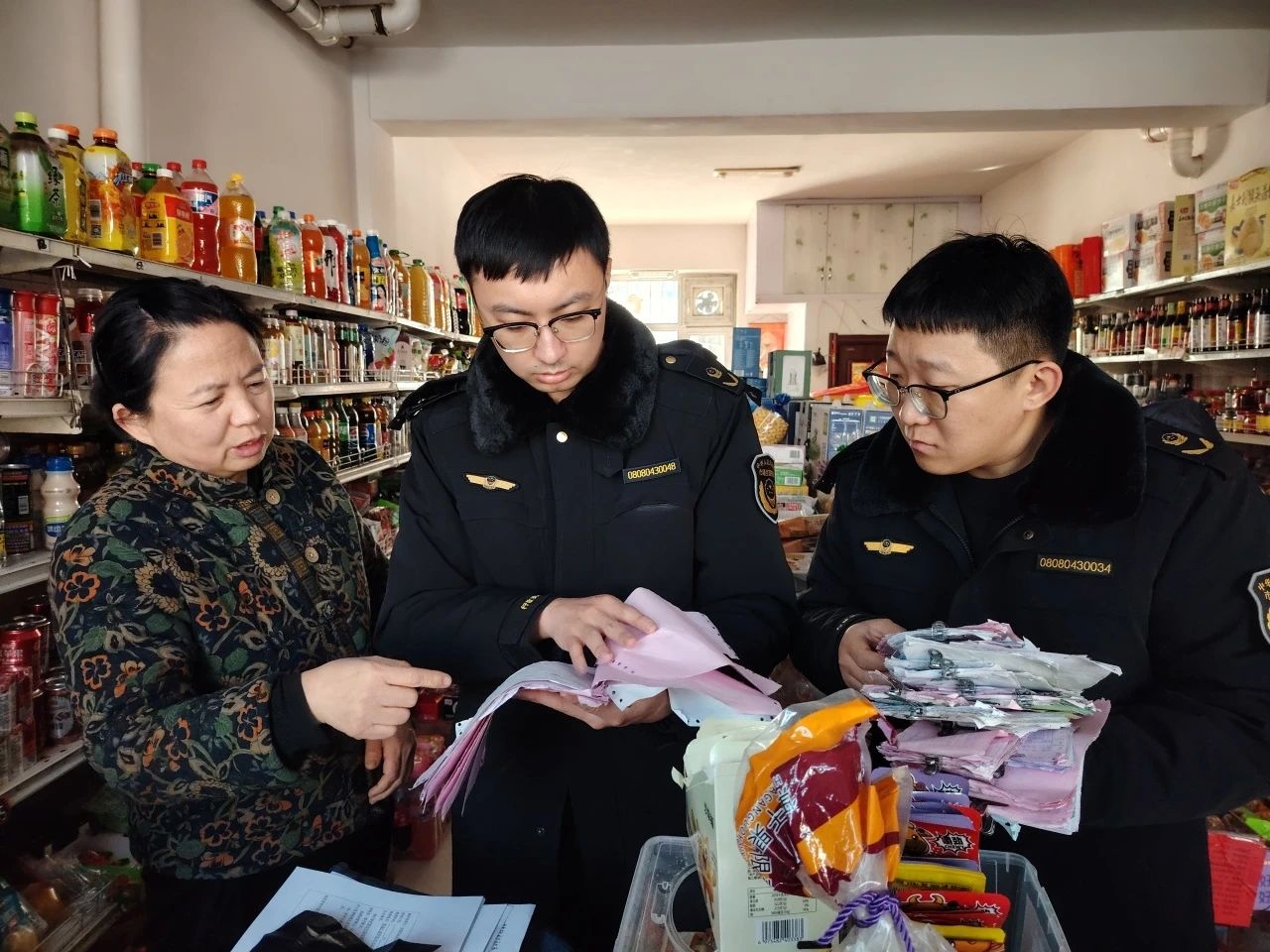伊春市市场监督管理局友好分局上甘岭所：开展春季校园及周边食品安全检查(图1)