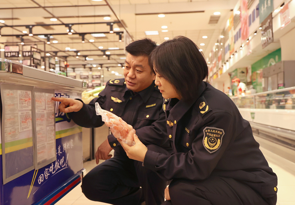 保定竞秀区开展春节前食品安全专项检查(图1)