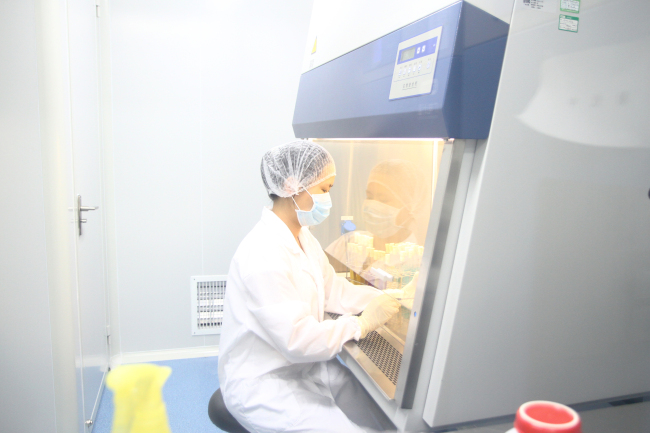 食品生产或经营企业未按规定配备或者培训、考核食品安全管理人员的违法行为该如何处罚？(图1)