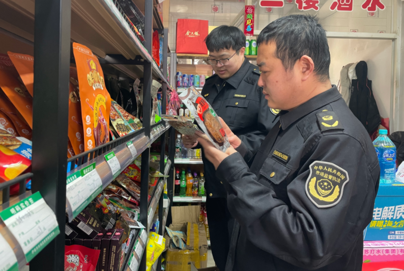 黑龙江省伊春市市场监管局友好分局开展校园周边食品安全检查(图1)