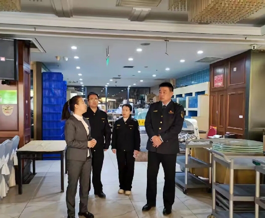 陕西西咸新区市场监督管理局沣东新城分局开展清明节前食品安全检查(图2)