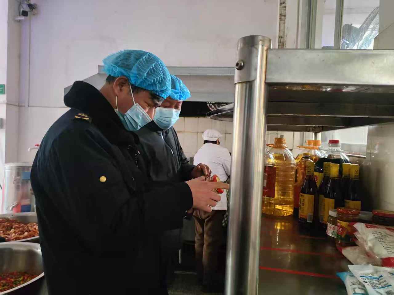 江西省安远县市场监管局镇岗分局开展2025年春季校园食品安全检查(图1)