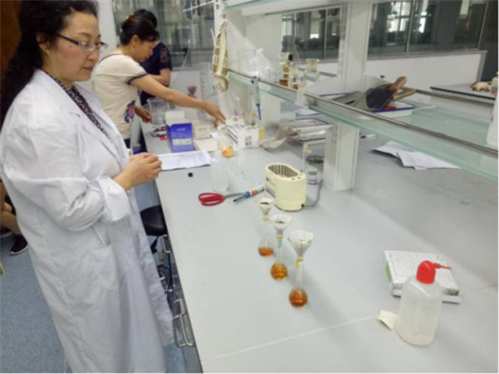 呼和浩特市市场监督管理局经济技术开发区分局开展校园食品安全“突击式”检查(图1)