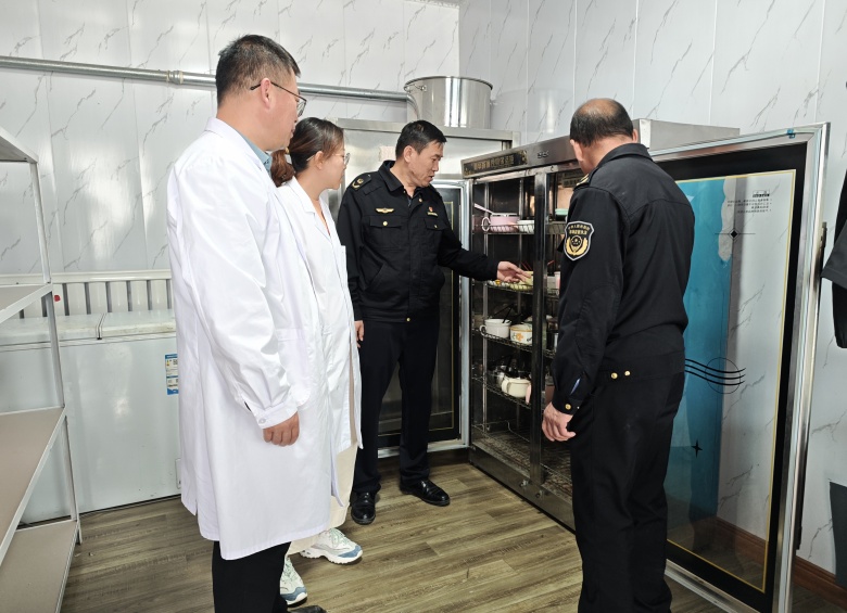 高台县新坝镇市场监管所开展机关企事业单位职工食堂食品安全专项检查(图1)
