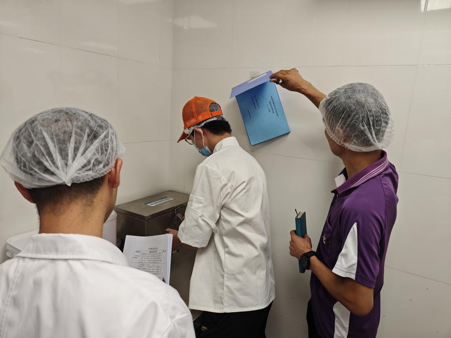 汉中：组织开展高校食堂食品安全快速检测服务(图1)