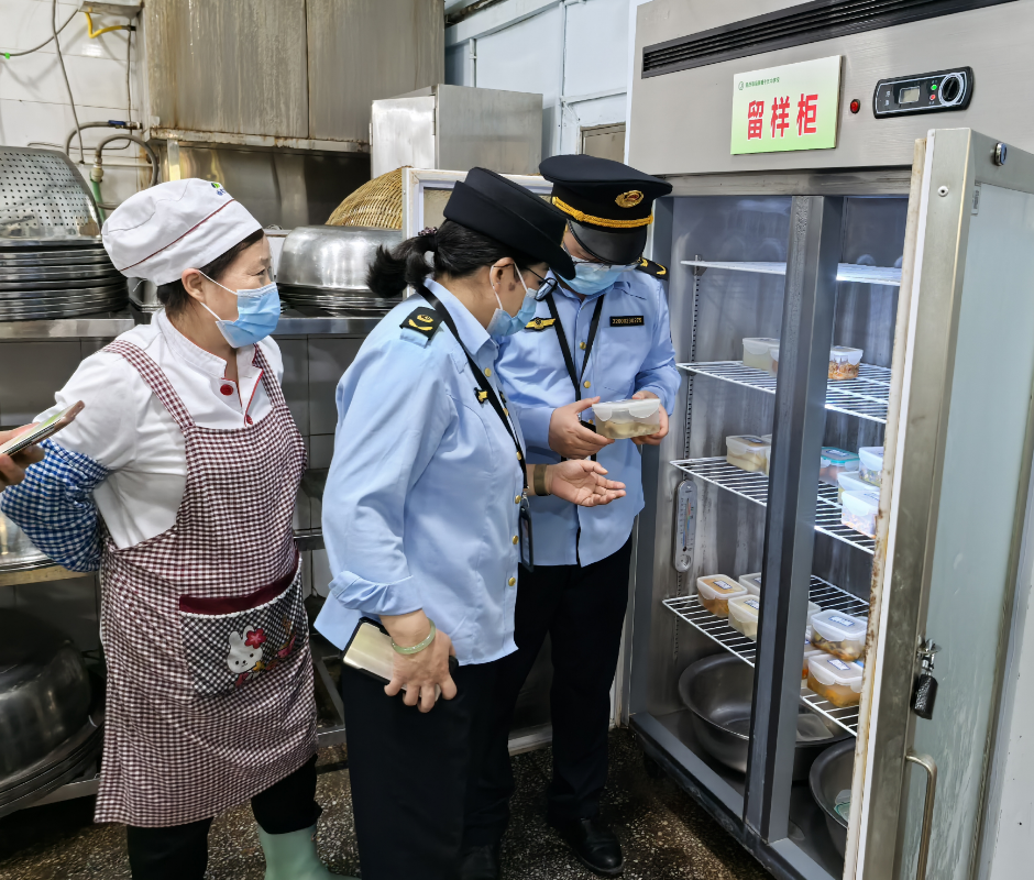 重庆市涪陵区崇义街道市场监管所开展中小学食堂食品安全专项监督检查(图1)