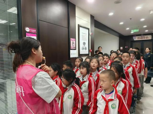 雁塔区高新路小学新少年走进食品安全教育基地(图3)