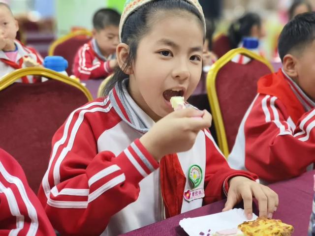 雁塔区高新路小学新少年走进食品安全教育基地(图2)