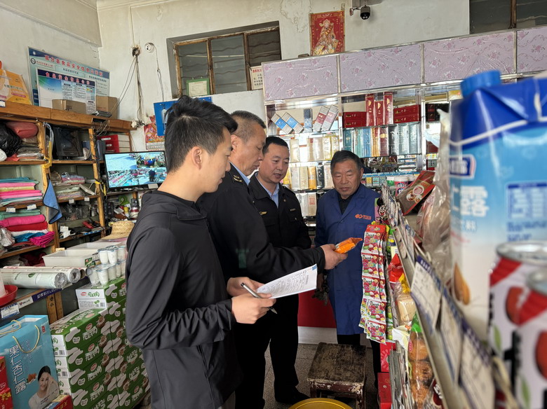 【深化“三抓三促“行动】食”刻守护 安全相伴-——宣化镇开展节前食品安全检查(图2)