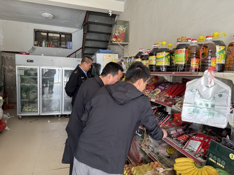 【深化“三抓三促“行动】食”刻守护 安全相伴-——宣化镇开展节前食品安全检查(图3)