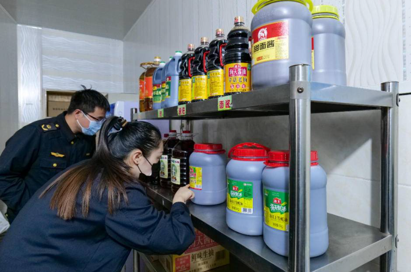 山东省泰安市岱岳区市场监管局开展食品安全科普宣传暨“你点我检”进校园活动(图2)