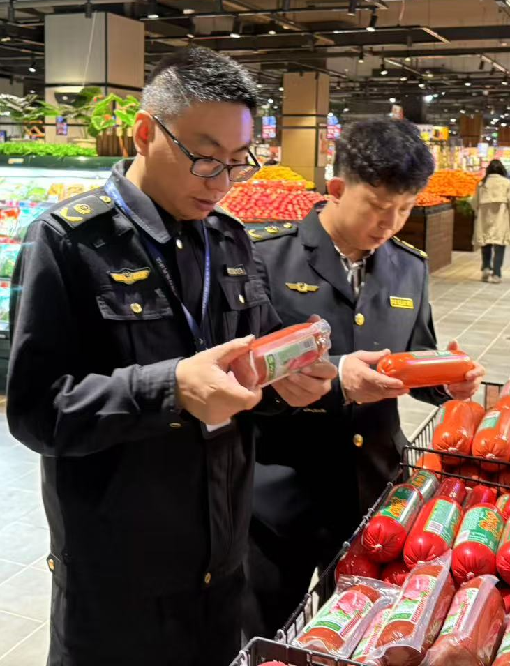 江西省南城县市场监管局开展节日食品安全专项检查(图1)