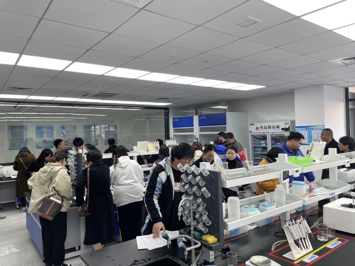 湖北荆州：为食品生产许可现场核查人员“充电补钙”(图1)