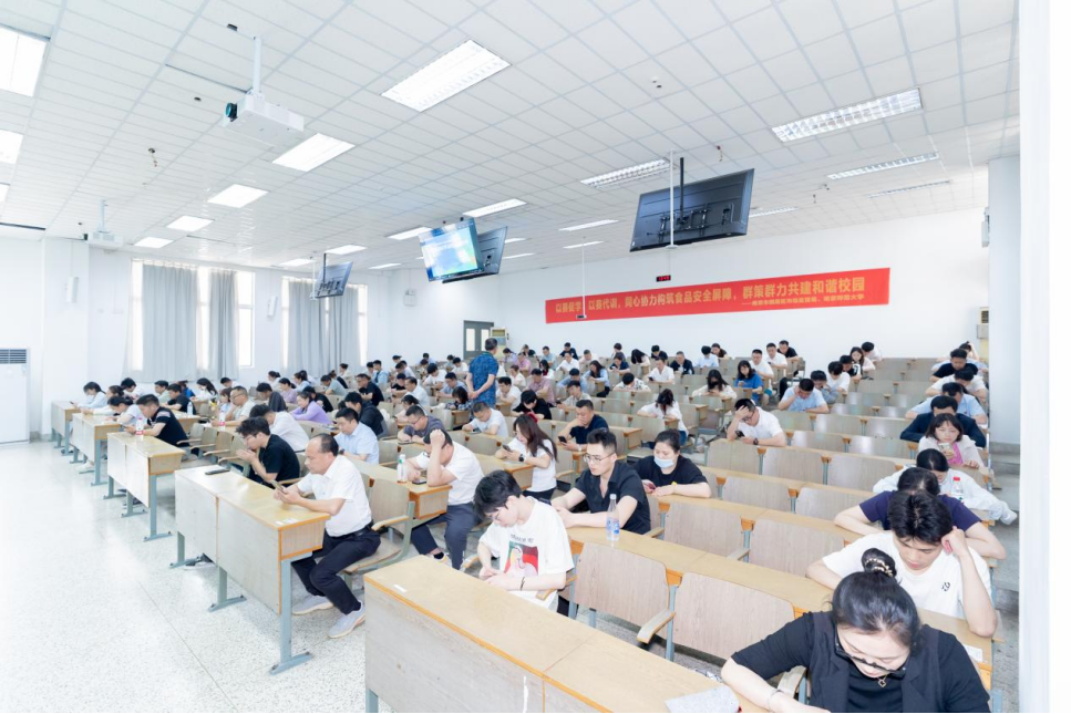 南京市栖霞区首届高校食品安全知识竞赛圆满收官(图2)