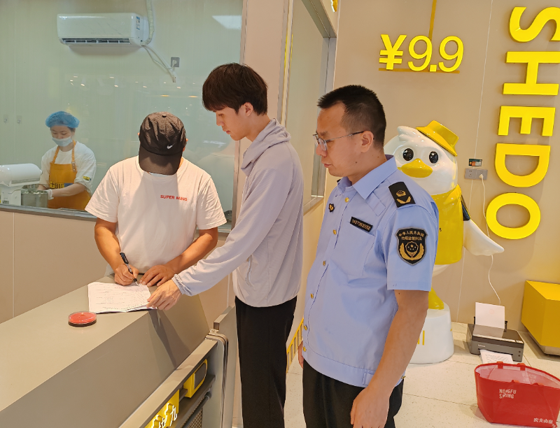 江西省安远县市场监管局“你点我检”护航儿童节食品安全(图2)