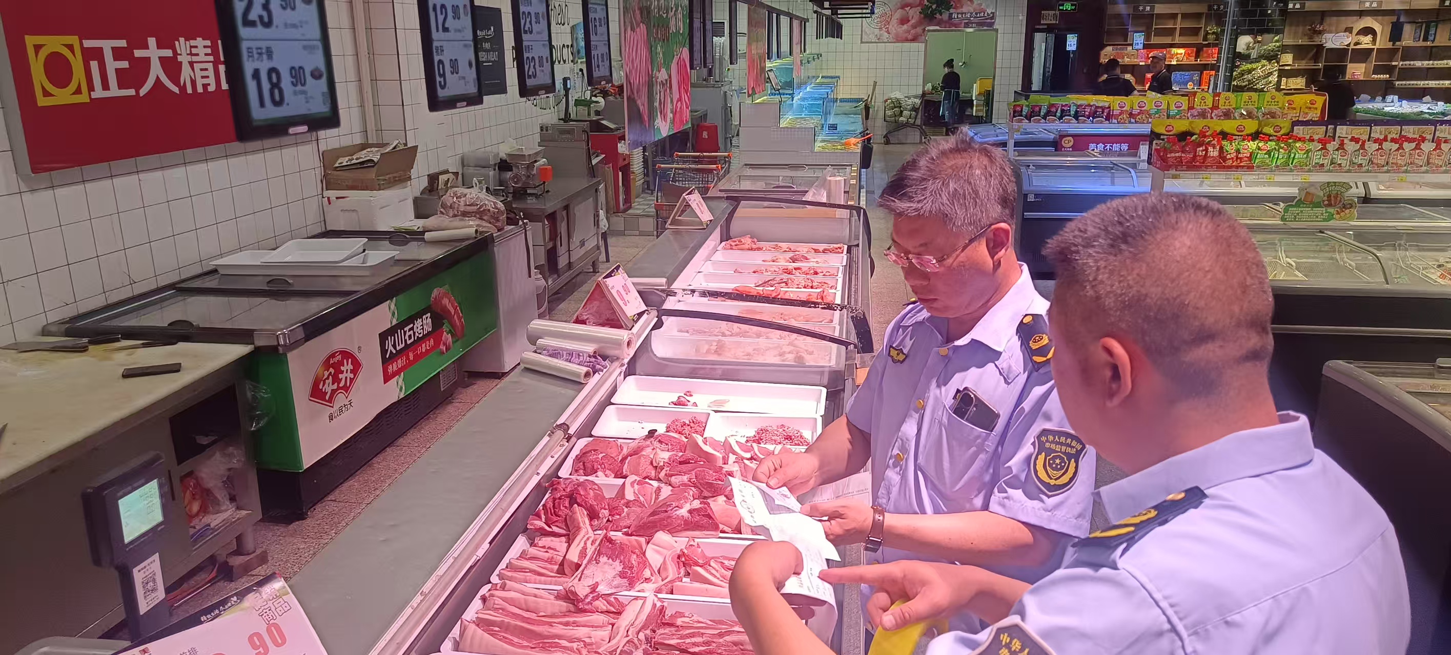 河北蔚县市场监管局开展食品销售安全检查(图2)
