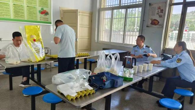 陇阳镇市场监管所：开展食品抽样检验 筑牢食品安全防线(图1)