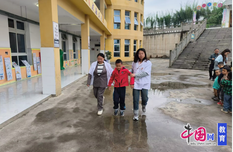 宜宾江安连天小学开展2025年春期食品安全应急演练活动(图1)
