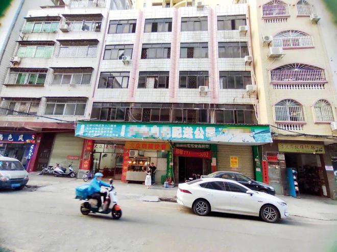 “小官巨贪校长”让乡镇初中生吃不饱(图2)