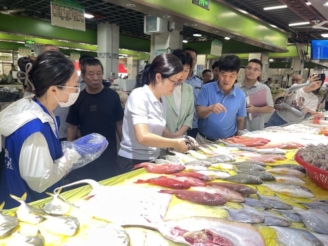 为民办实事｜市人大侨外委实地督办“菜篮子”食品安全(图7)