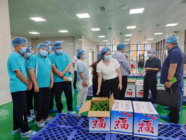 遂宁一中：走进后厨·探访源头共筑孩子“舌尖上的安全”！(图7)