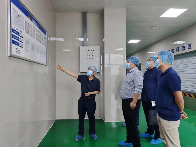 遂宁一中：走进后厨·探访源头共筑孩子“舌尖上的安全”！(图4)