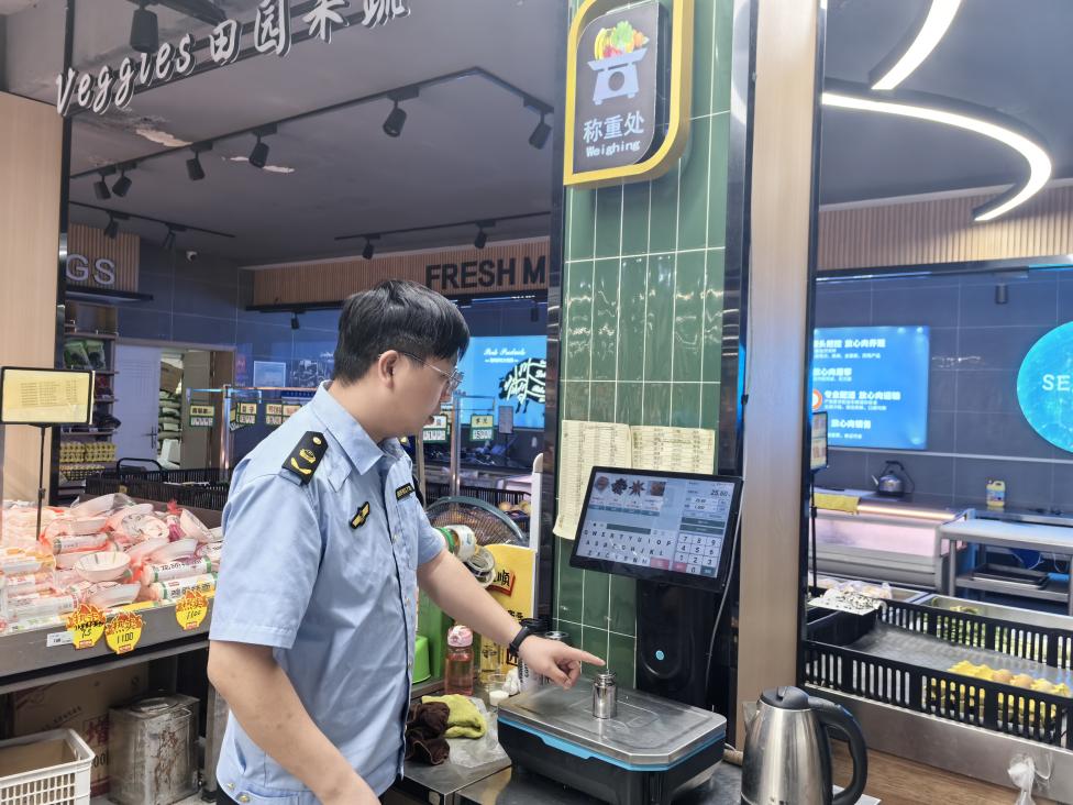 南京市六合区市场监管局龙袍分局开展面包、糕点类食品安全检查(图3)