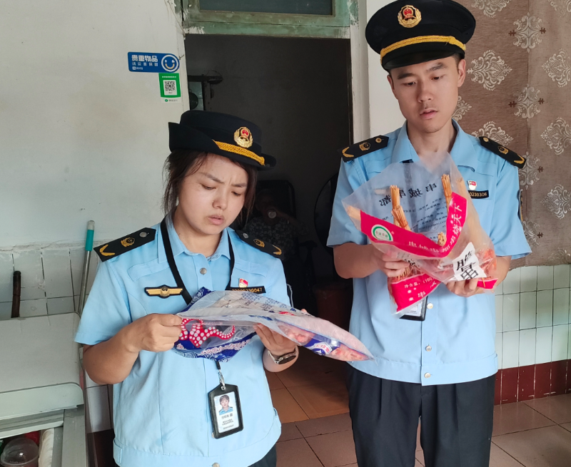 重庆市涪陵区马武镇市场监管所开展高温季节餐饮行业食品安全专项检查(图1)