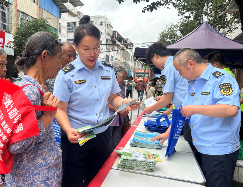 广西柳州市柳江区市场监管局开展2025年全国食品安全宣传周活动(图1)