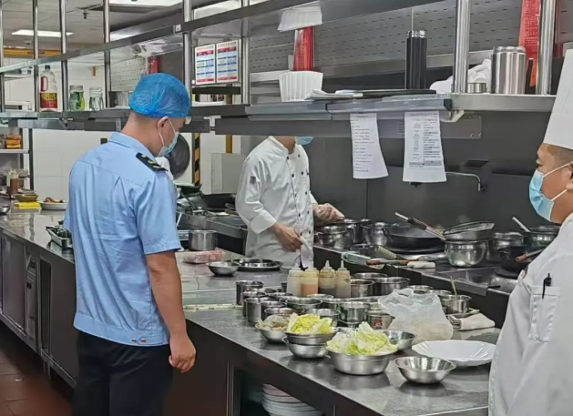 河北省定州市市场监管局持续开展餐饮环节肉制品专项检查(图1)