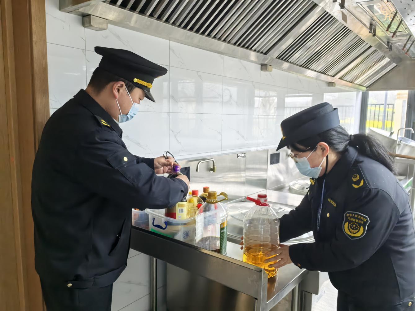 守护校园“食”光南京市溧水区市场监管局开展春季校园食品安全检查(图2)